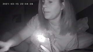 Busty Milf Hävitab Tema Clit enne Magamaminekut Hidden Cam