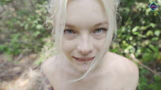 Qarn petite tgħin big fil-foresti. Karneli Bandi