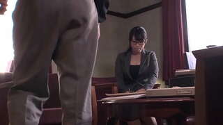 Симпатична јапонски канцеларија, ангел нуди удар работа на нејзиниот шеф пред мокрење нејзиниот pantie и примањето на хју creampie Симпатична јапонски канцеларија, ангел нуди удар работа на нејзиниот шеф пред мокрење нејзиниот pantie и примањето на хју creampie