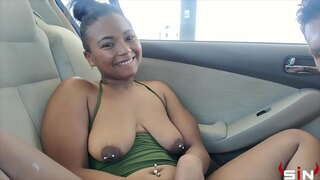 Maħmuġ Hot fuq il-dick barra