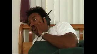 Sexy nwa fanm ak cheve wouj yo ak gwo kòk bay BJ lè sa a, vin vajen li plen ak nwa dick andedan kay la